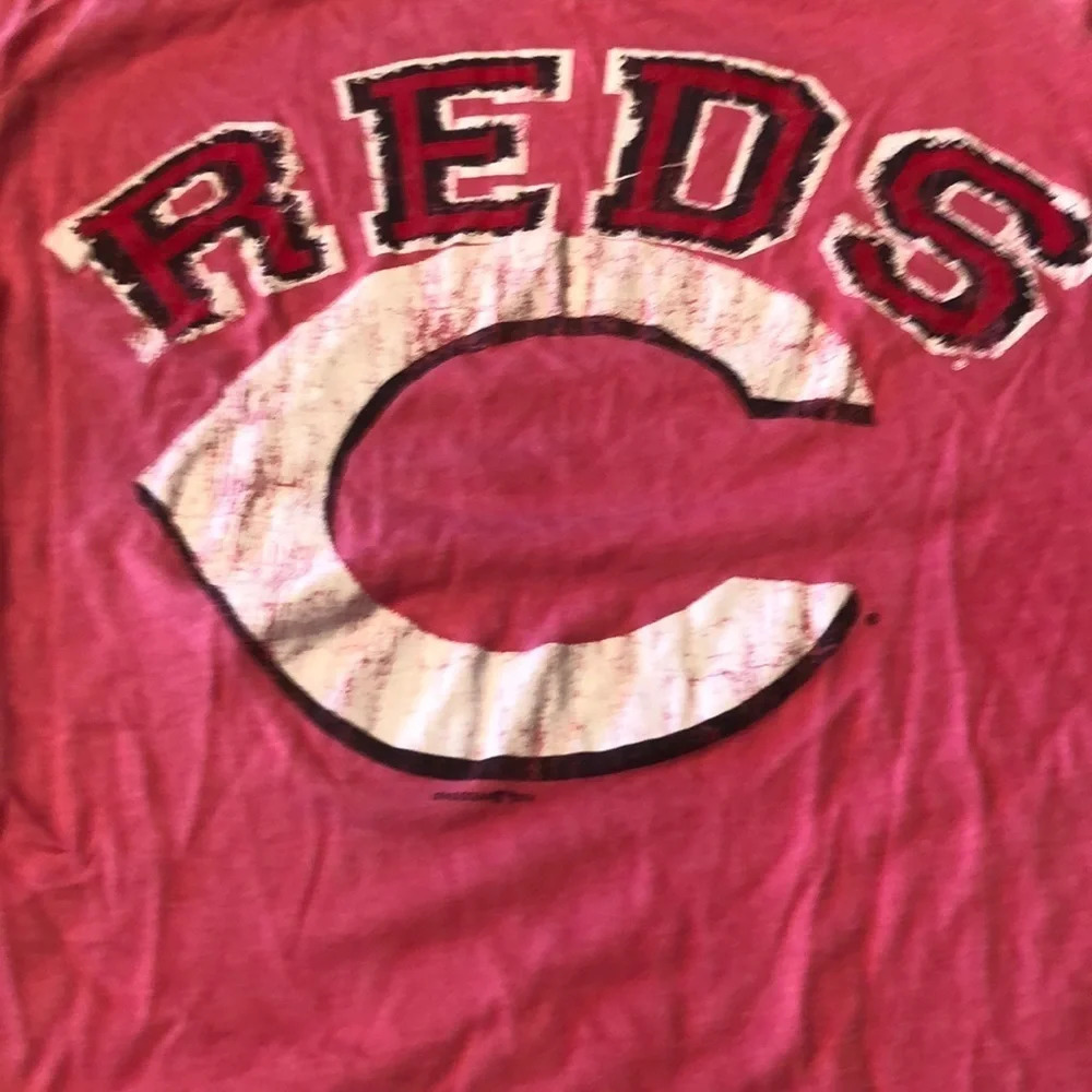 5th & Ocean Pink Cincinnati Reds Tee Shirt Small